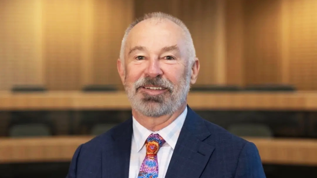 Dr Gordon de Brouwer