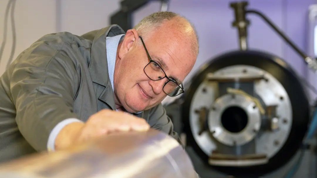 Picture of Professor Sean O&rsquo;Byrne admiring the T2 free piston shock tunnel